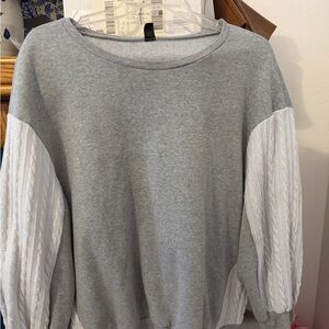 SHEIN Gray and White Textured Sweater (42)